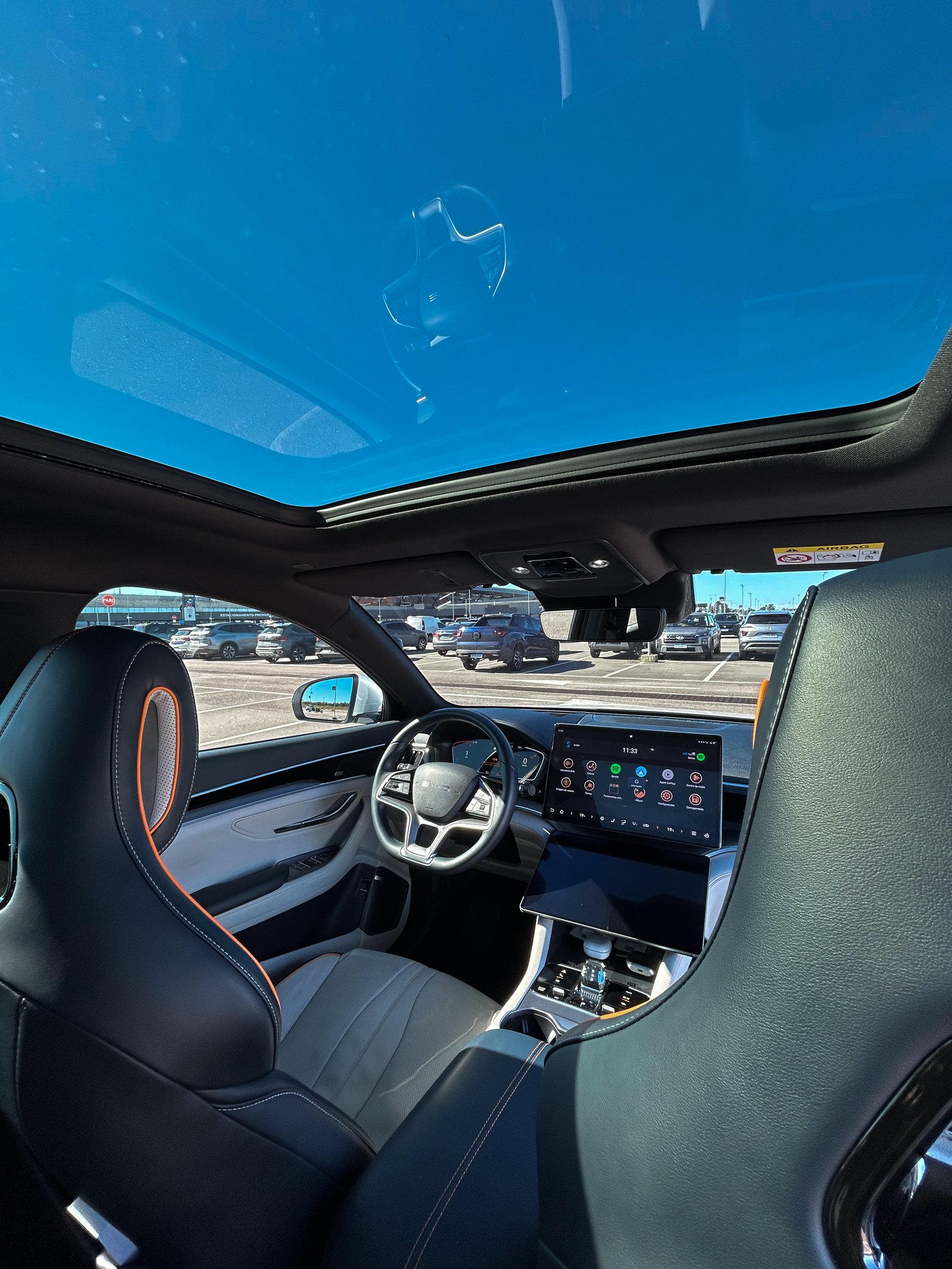 Painel e interior frontal do BYD Song Plus